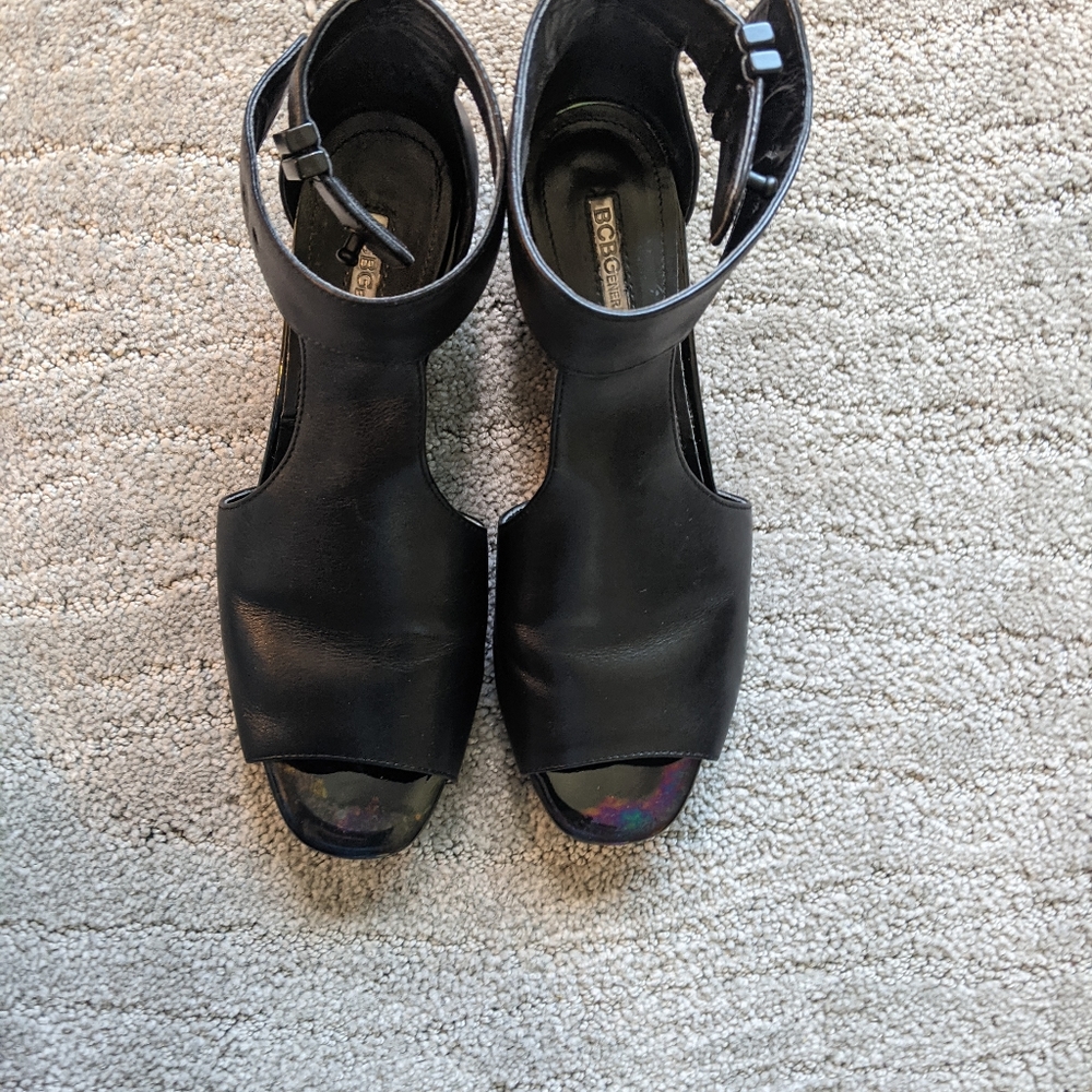 BCBG black small wedge sandal